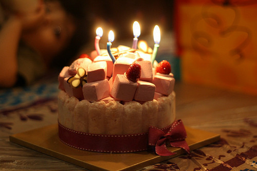 生日时候为什么要吹蜡烛？